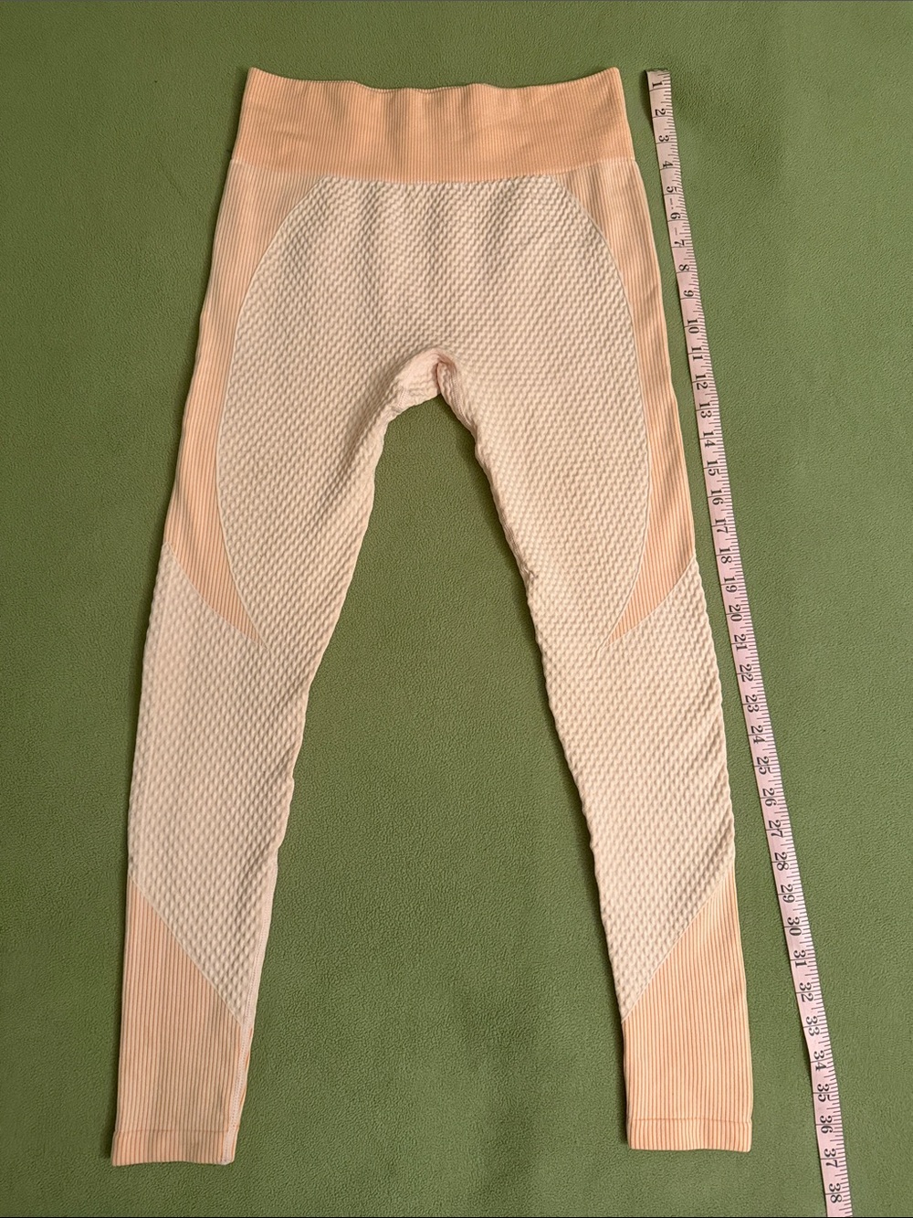 Seamless Peach & Cream Textured Leggings for Women